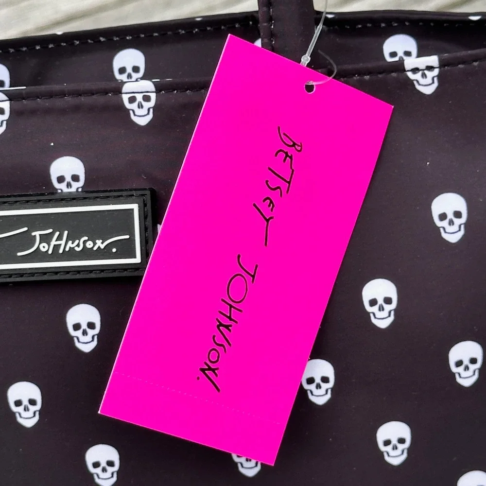 Betsey Johnson White Skull Insulated Lunch Tote Satchel Black White TBJ-0464 NEW